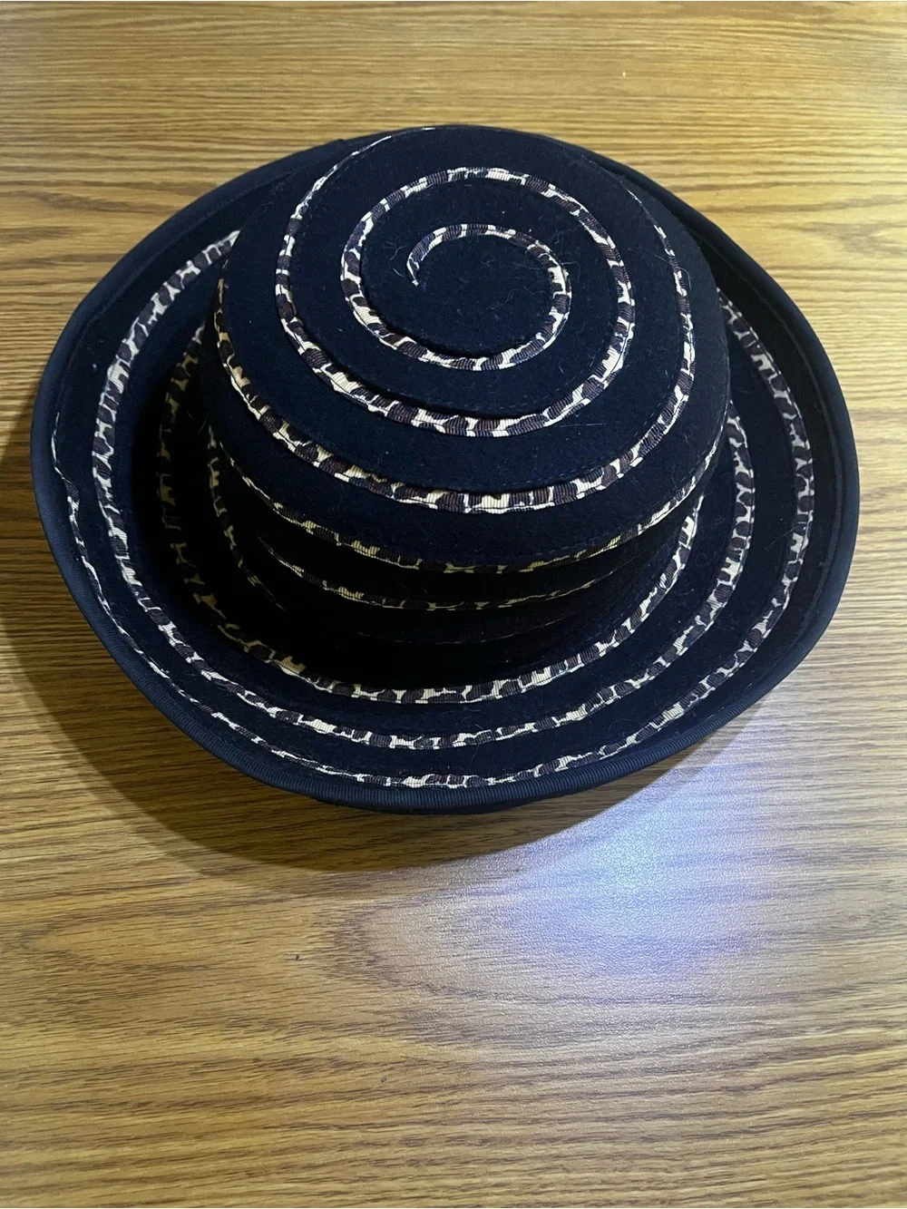 Liz Claiborne Black Spiral Trim Fashion Bucket Hat With Tan & Black Animal Print